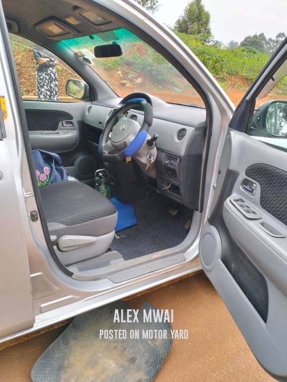 Toyota Sienta 2012 Grey