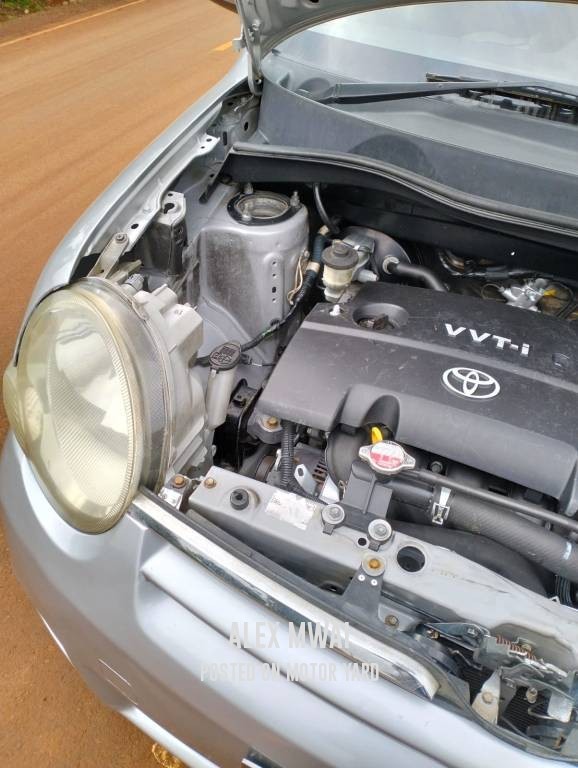 Toyota Sienta 2012 Grey