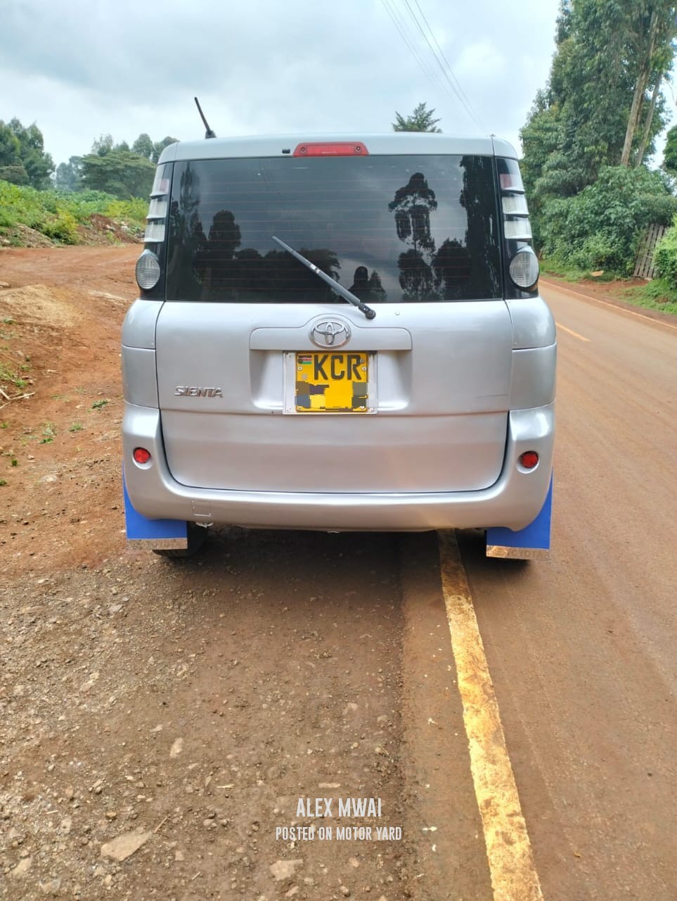 Toyota Sienta 2012 Grey