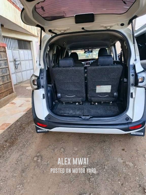 Toyota Sienta 2016 White