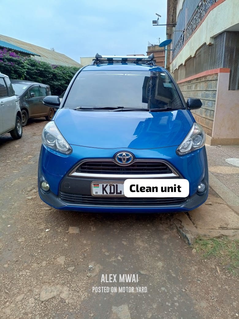 Toyota Sienta 2016 Blue