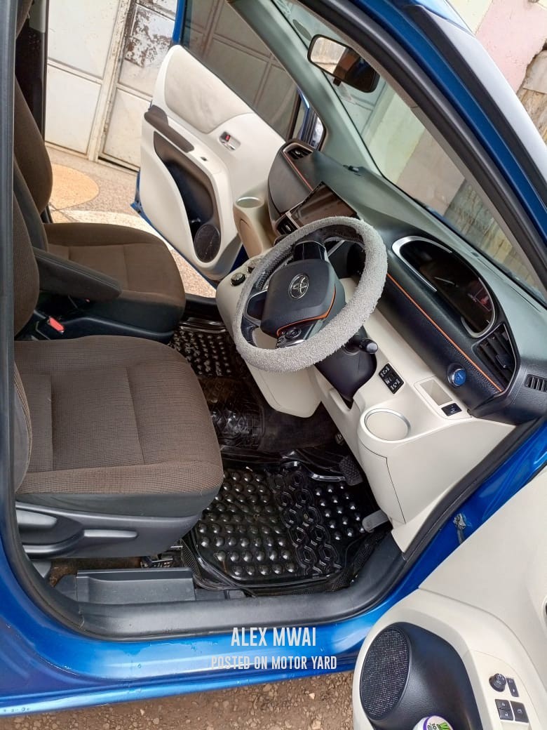 Toyota Sienta 2016 Blue