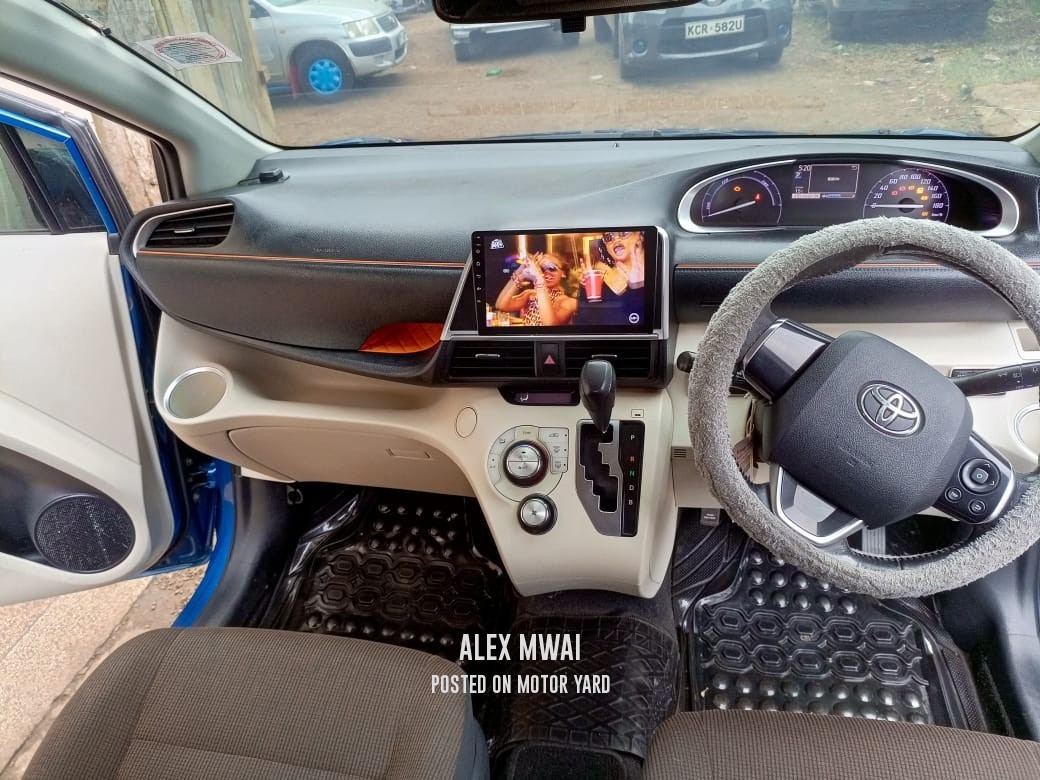 Toyota Sienta 2016 Blue