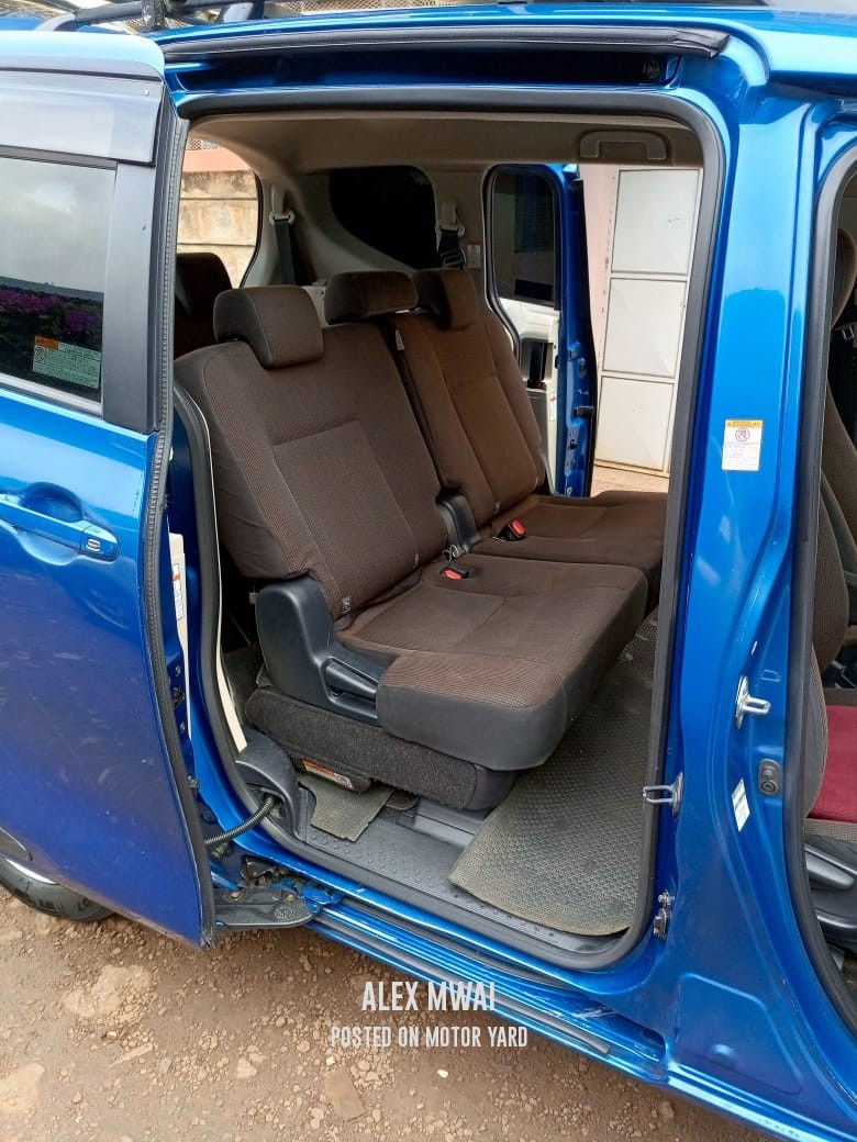 Toyota Sienta 2016 Blue