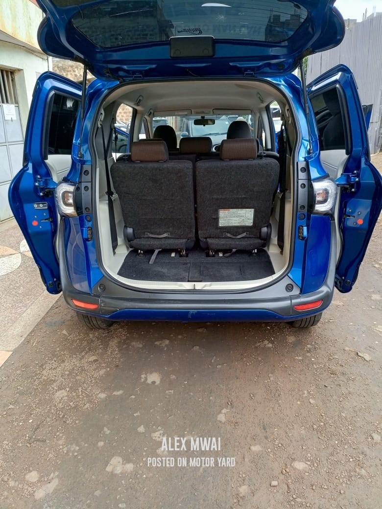 Toyota Sienta 2016 Blue