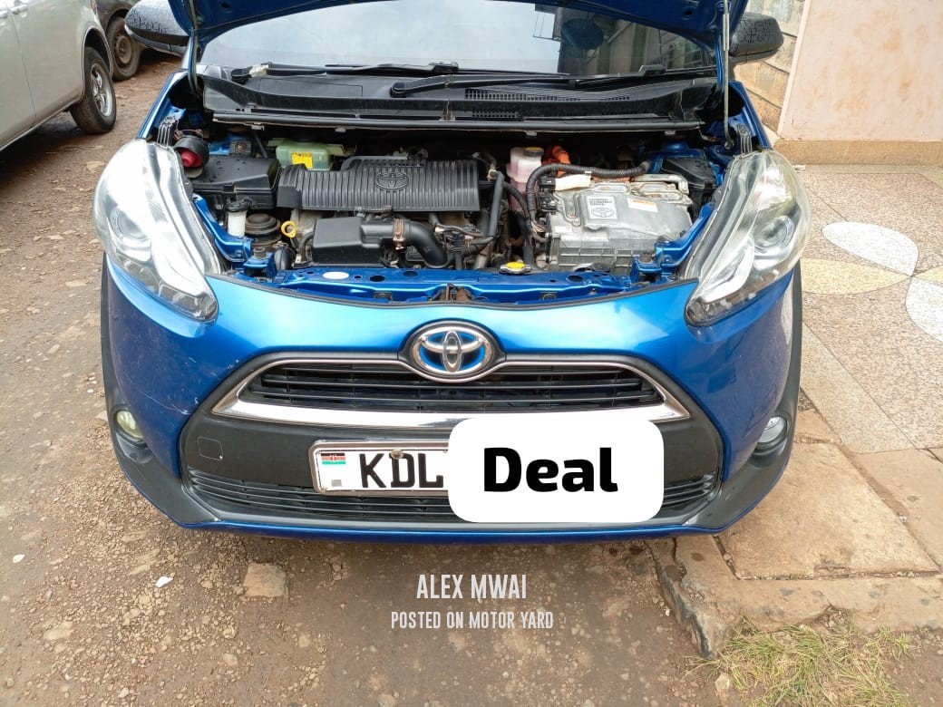 Toyota Sienta 2016 Blue