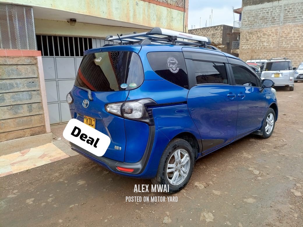 Toyota Sienta 2016 Blue