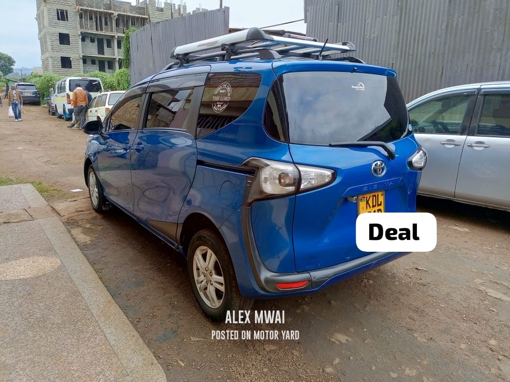 Toyota Sienta 2016 Blue