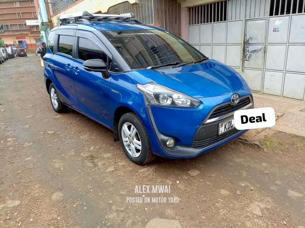 Toyota Sienta 2016 Blue