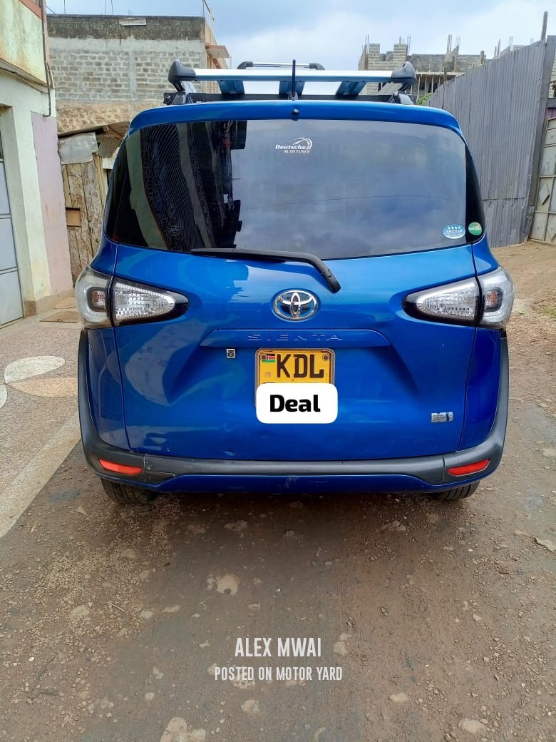 Toyota Sienta 2016 Blue