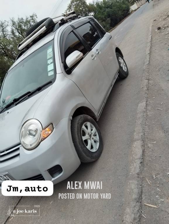 Toyota Sienta 2012 Silver