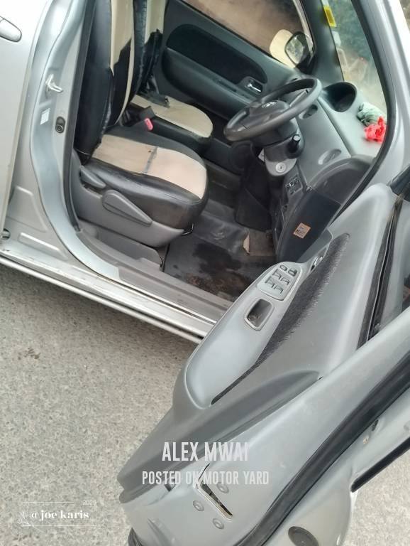 Toyota Sienta 2012 Silver