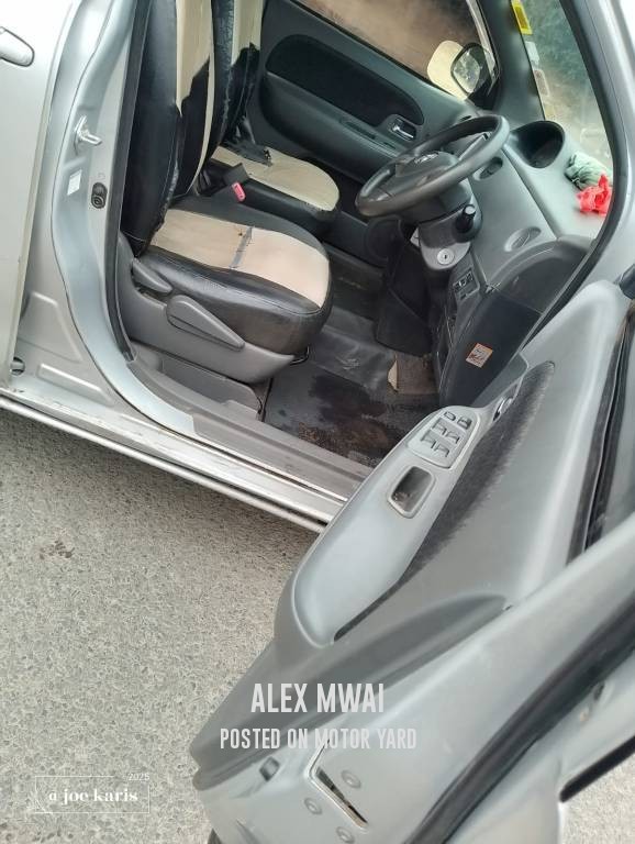 Toyota Sienta 2012 Silver