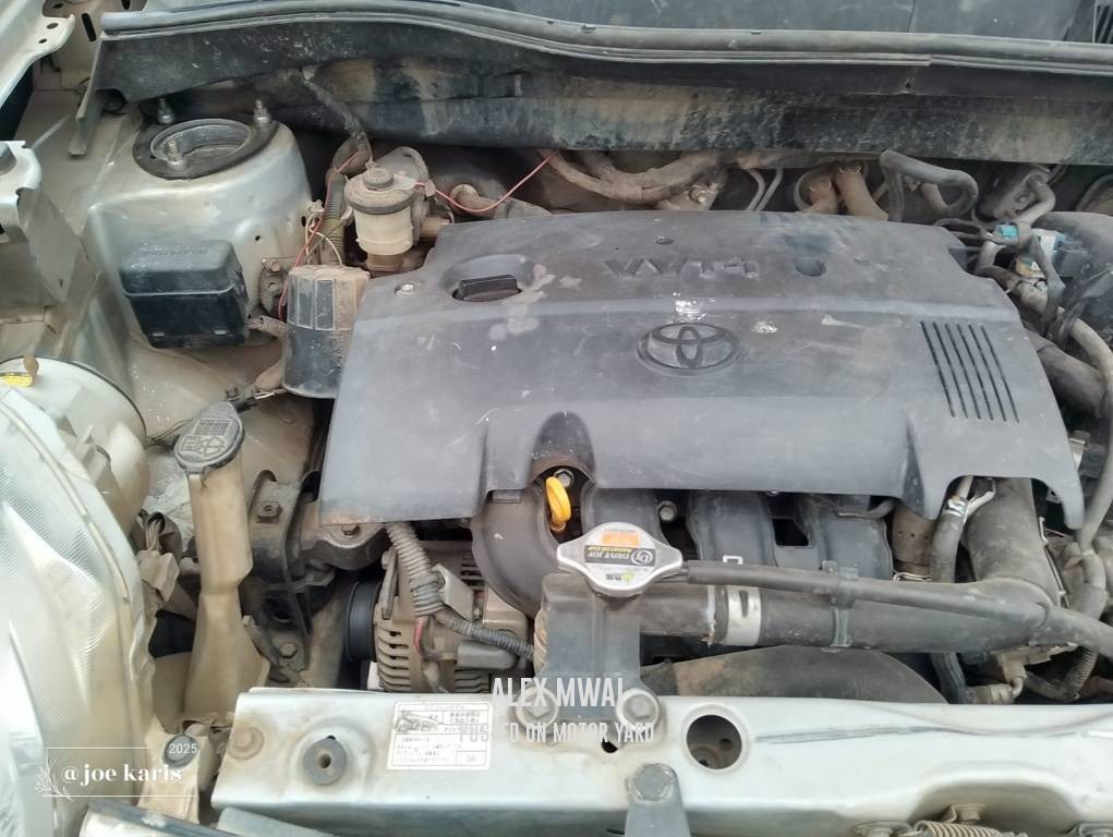 Toyota Sienta 2012 Silver