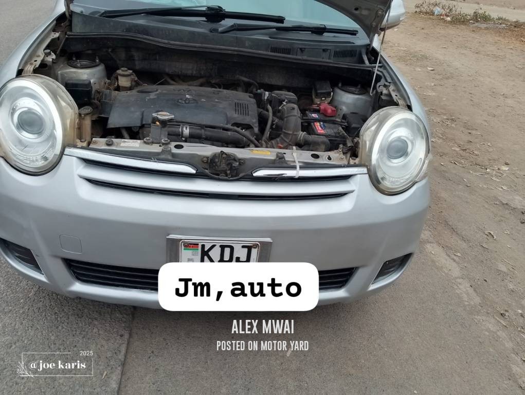 Toyota Sienta 2012 Silver