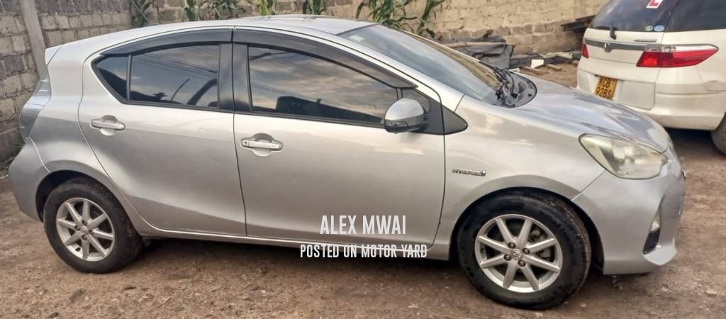 Toyota Aqua 2014 Silver