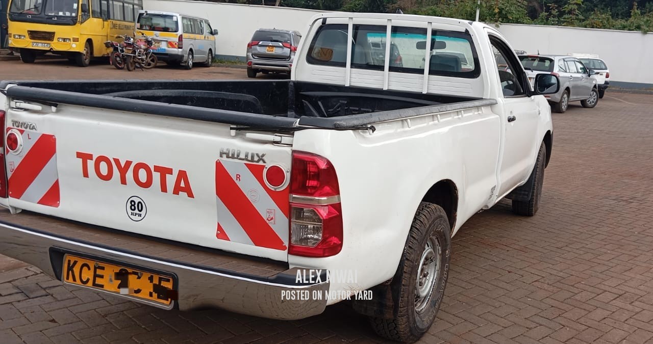 Toyota Hilux Vigo S/Cab 2016 White