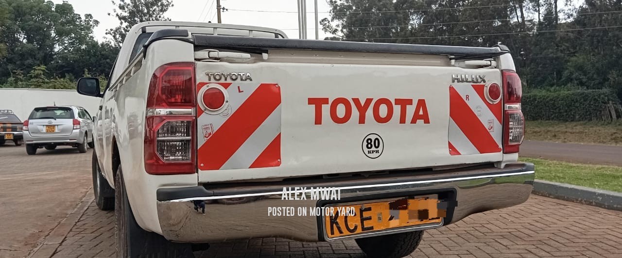 Toyota Hilux Vigo S/Cab 2016 White