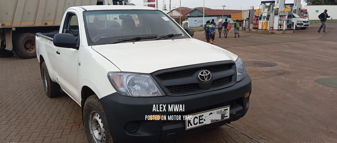Toyota Hilux Vigo S/Cab 2016 White