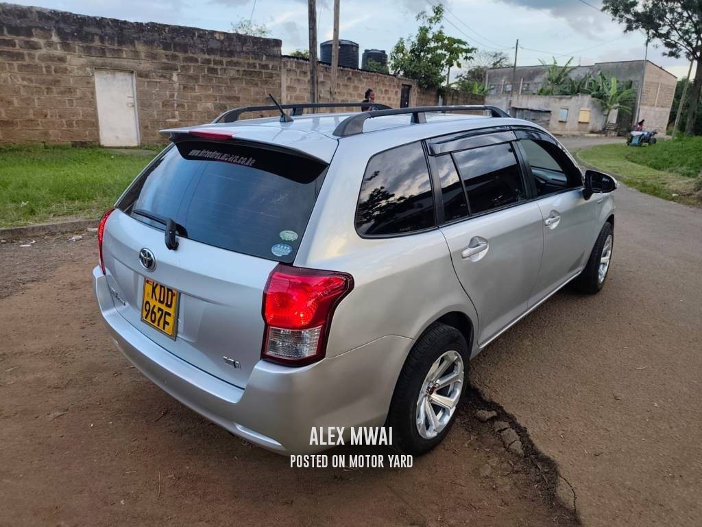 Toyota Fielder 2014 Silver