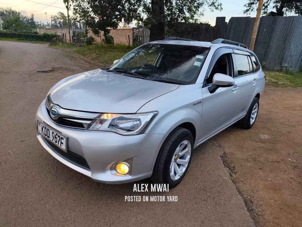 Toyota Fielder 2014 Silver