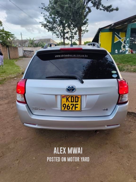 Toyota Fielder 2014 Silver