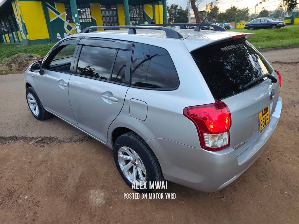 Toyota Fielder 2014 Silver