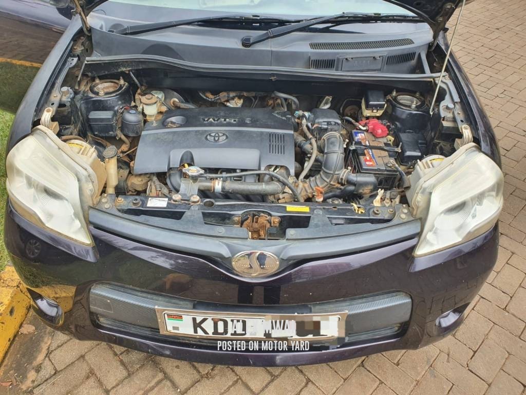 Toyota Sienta 2012 Grey