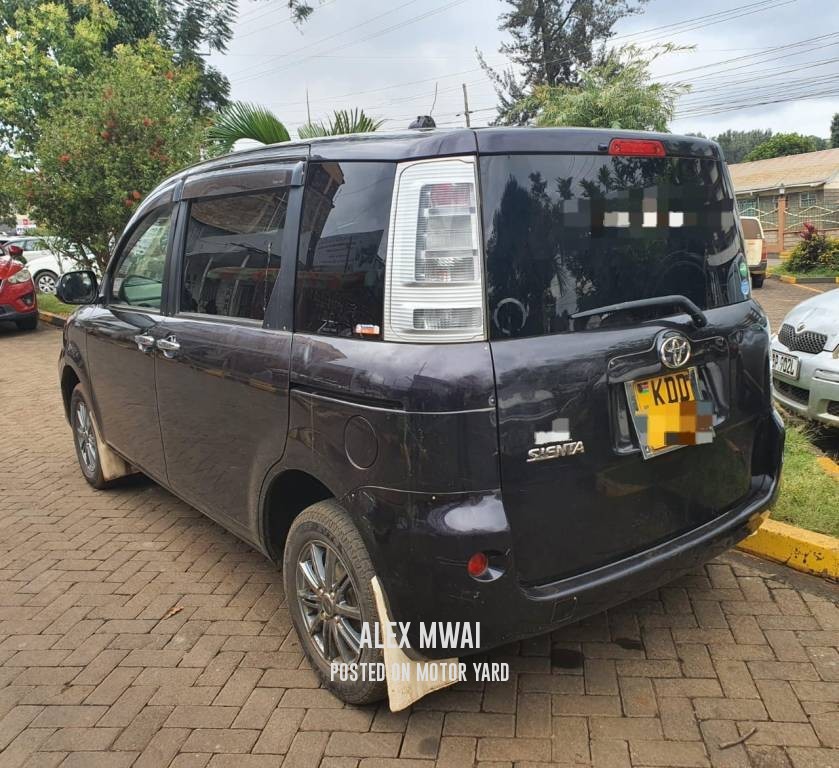 Toyota Sienta 2012 Grey