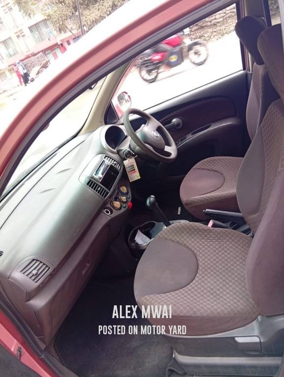 Nissan March 2010 Gold