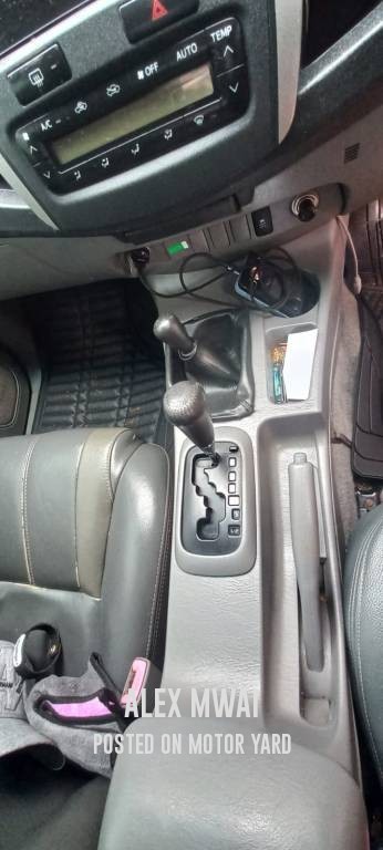 Toyota Hilux Vigo D/Cab 2016 Grey