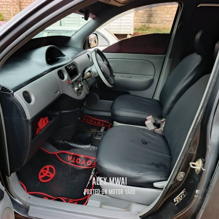 Toyota Sienta 2012 White