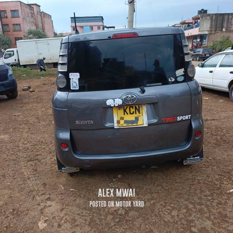 Toyota Sienta 2012 White