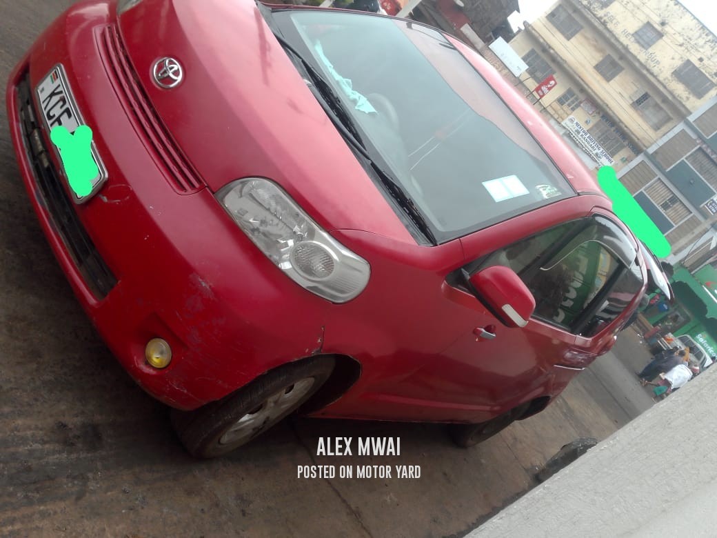 Toyota Porte 2012 Red