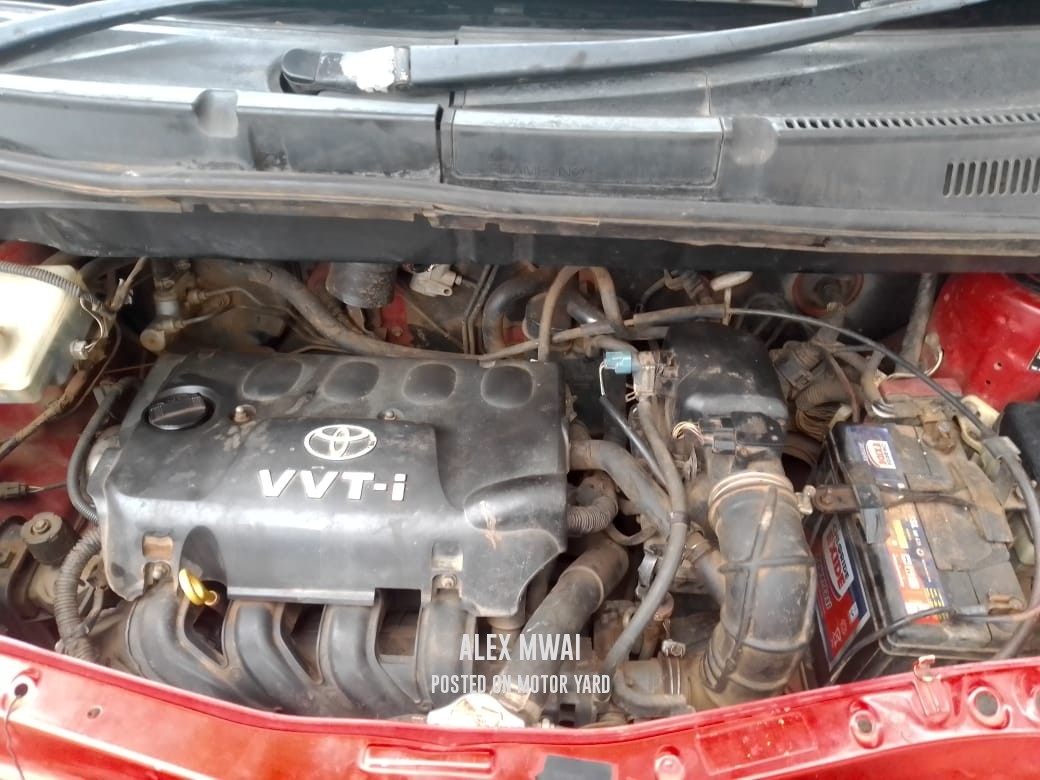 Toyota Porte 2012 Red