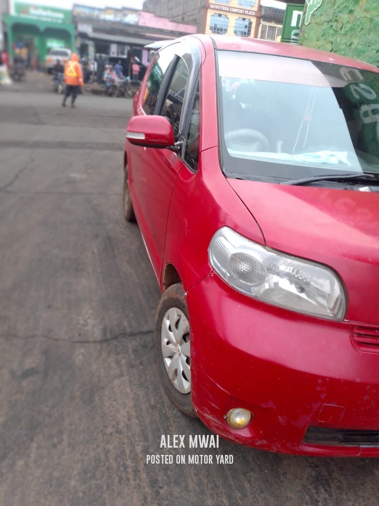 Toyota Porte 2012 Red
