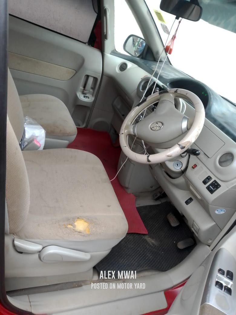 Toyota Porte 2012 Red