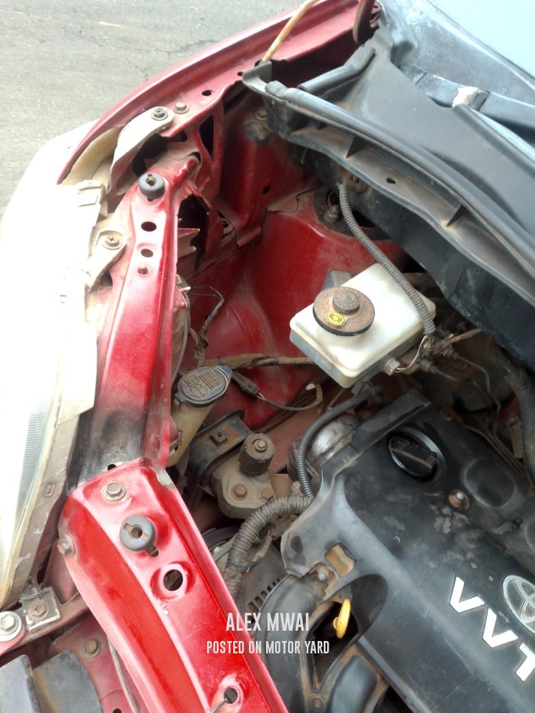 Toyota Porte 2012 Red