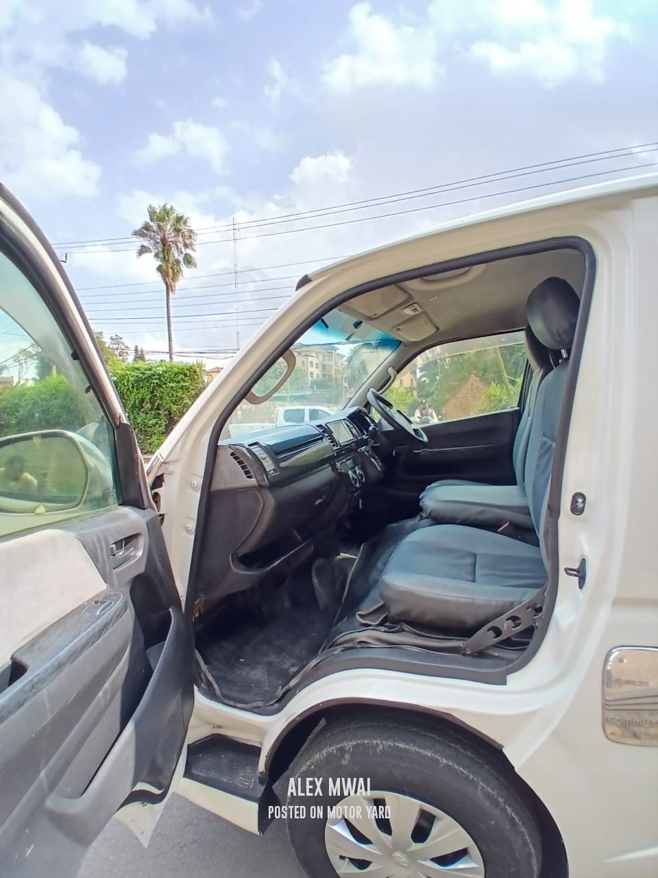 Toyota HiAce 2014 White