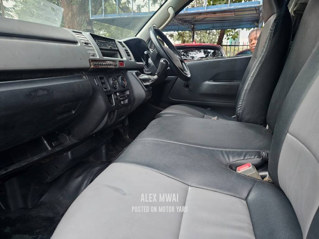 Toyota HiAce 2012 White