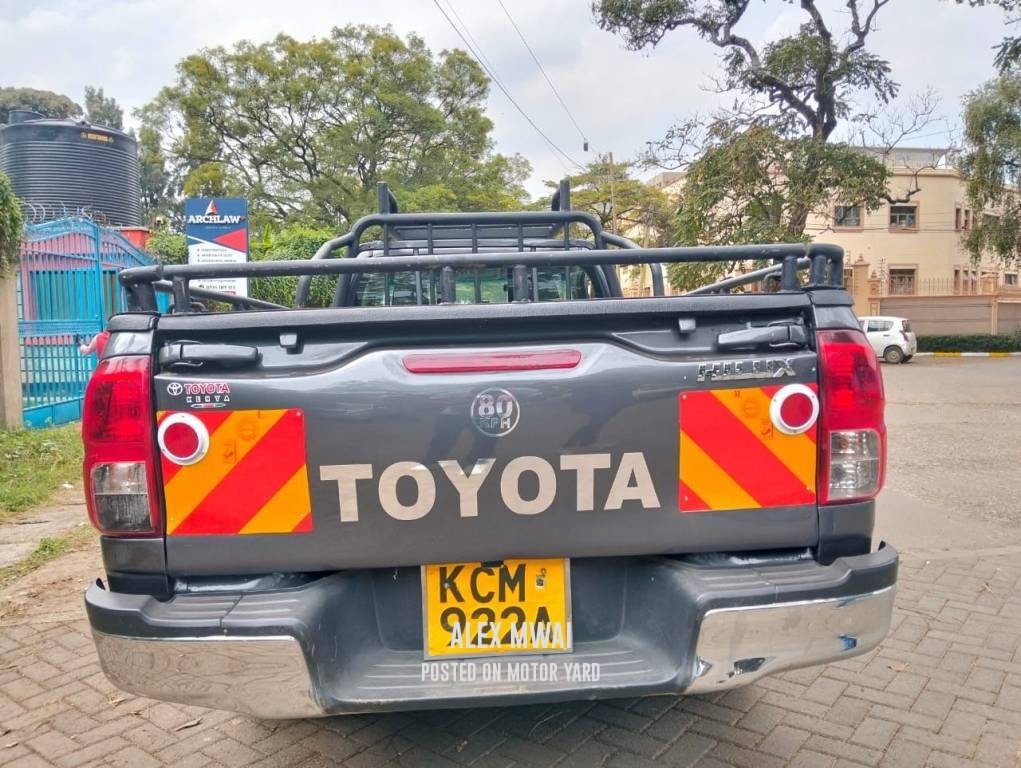 Toyota Hilux Vigo S/Cab 2017 Grey