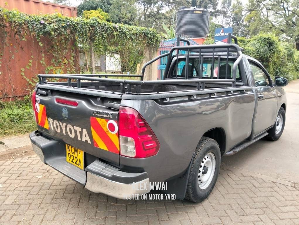 Toyota Hilux Vigo S/Cab 2017 Grey