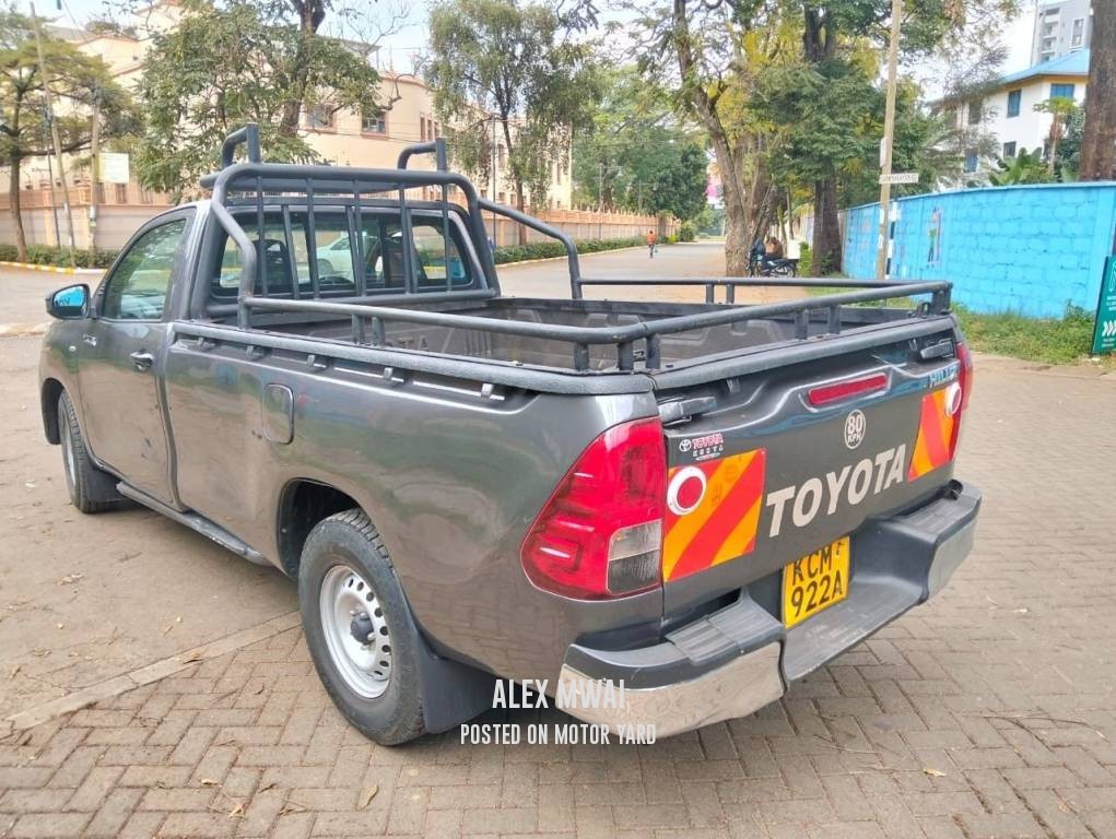 Toyota Hilux Vigo S/Cab 2017 Grey