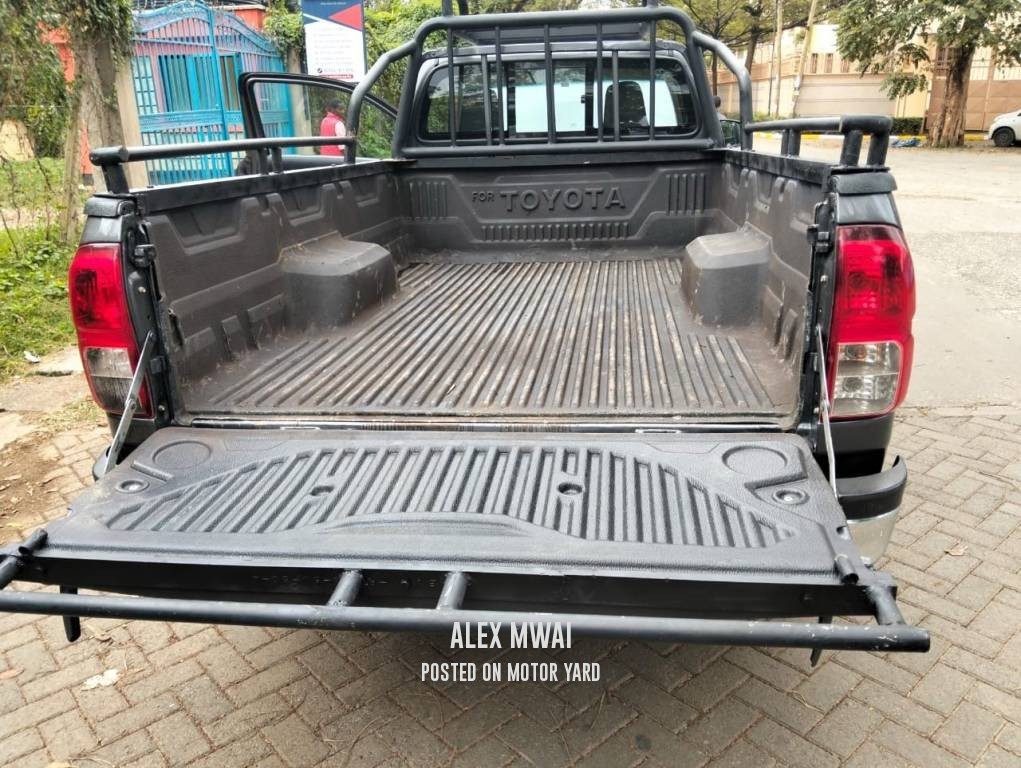 Toyota Hilux Vigo S/Cab 2017 Grey