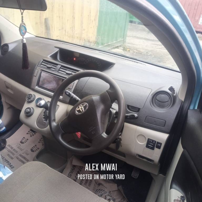 Toyota Passo Sette 2012 Blue