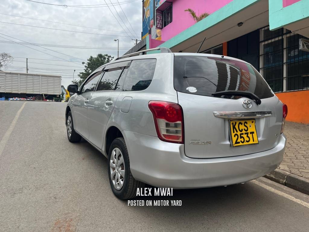 Toyota Fielder 2011 Silver