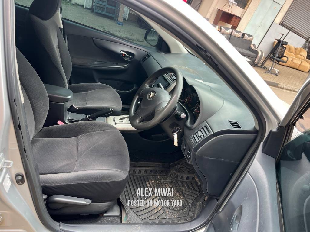 Toyota Fielder 2011 Silver