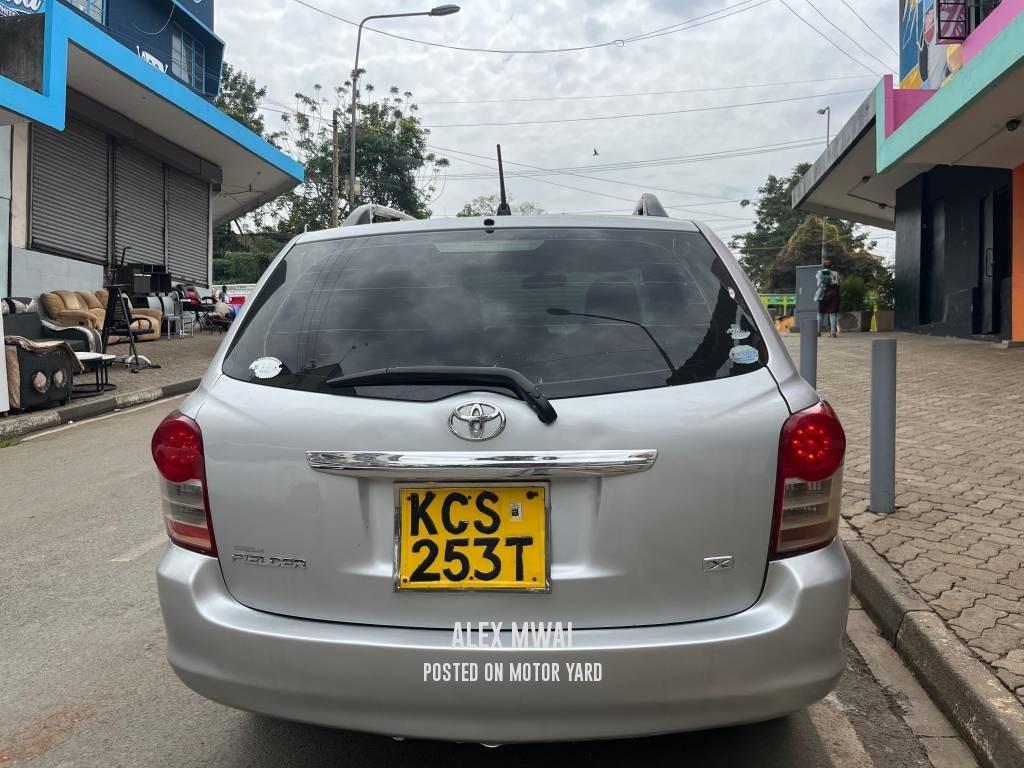 Toyota Fielder 2011 Silver