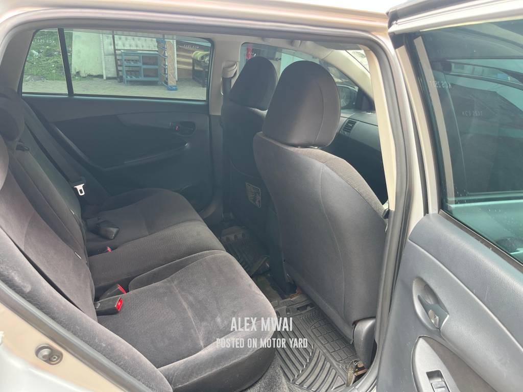 Toyota Fielder 2011 Silver