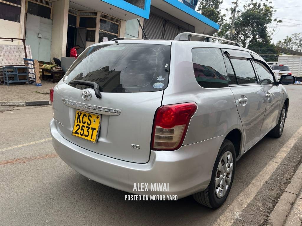 Toyota Fielder 2011 Silver
